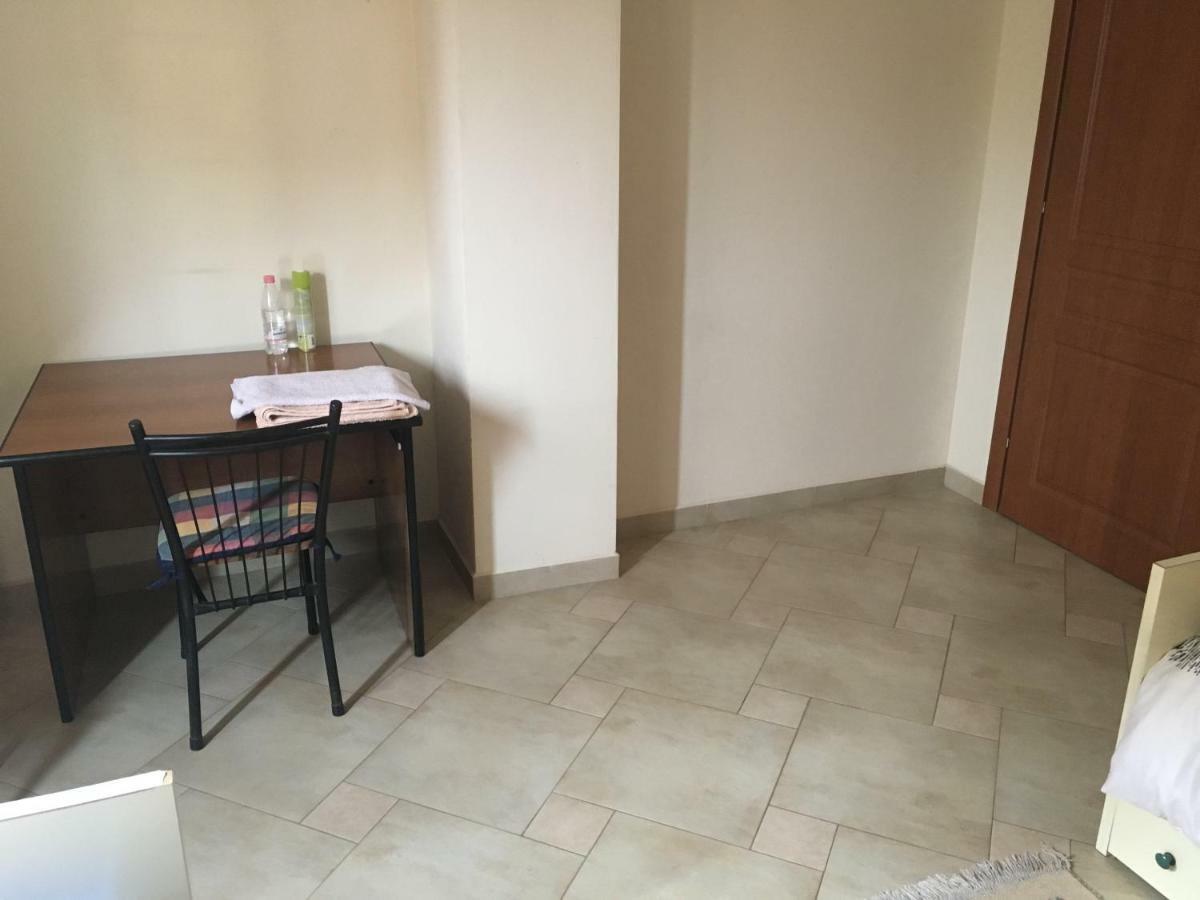 Nina Guest House 地拉那 外观 照片
