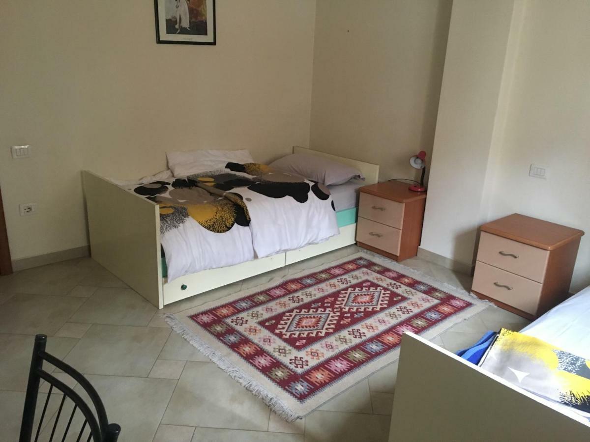 Nina Guest House 地拉那 外观 照片